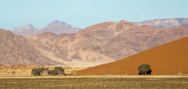 Namibia, Namib-Naukluft Sand dunes and mountain